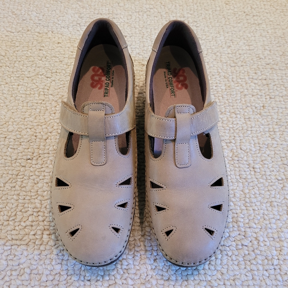 SAS Women's Roamer EZ Strap Leather Slip On Walking Shoes Size 10.5 Narrow Tan.